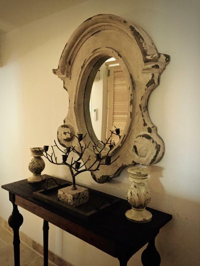 Mas Du Grand Bordes Bed & Breakfast Saint-Laurent-dʼAigouze Dış mekan fotoğraf