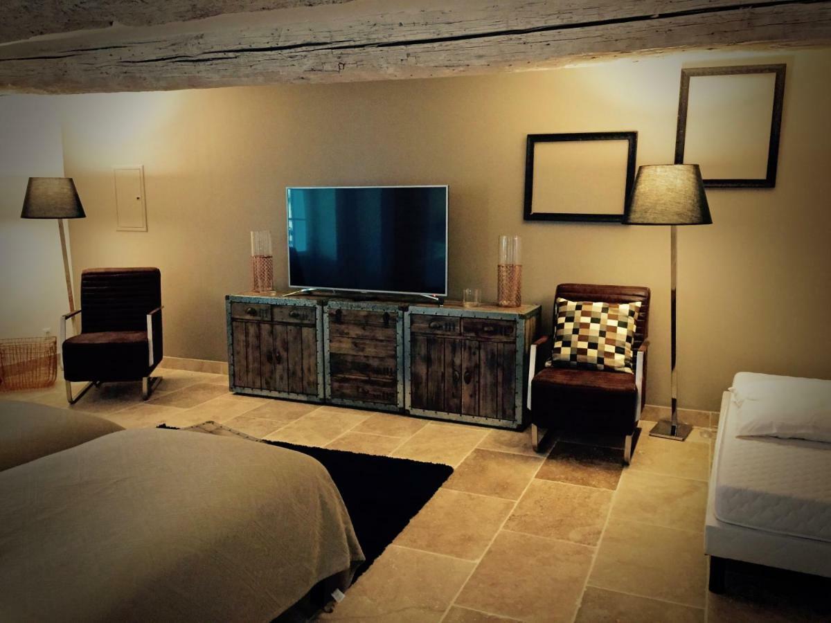 Mas Du Grand Bordes Bed & Breakfast Saint-Laurent-dʼAigouze Dış mekan fotoğraf