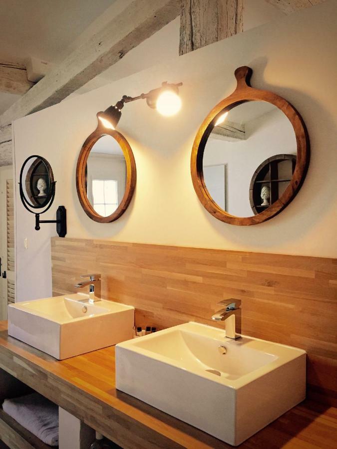 Mas Du Grand Bordes Bed & Breakfast Saint-Laurent-dʼAigouze Dış mekan fotoğraf
