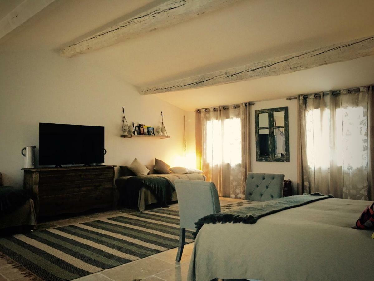 Mas Du Grand Bordes Bed & Breakfast Saint-Laurent-dʼAigouze Dış mekan fotoğraf