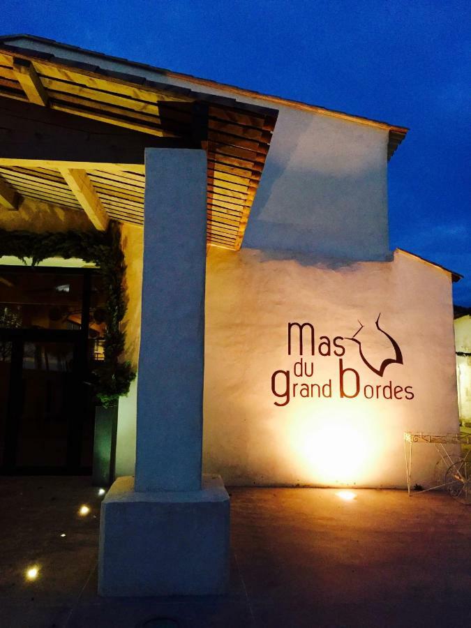 Mas Du Grand Bordes Bed & Breakfast Saint-Laurent-dʼAigouze Dış mekan fotoğraf