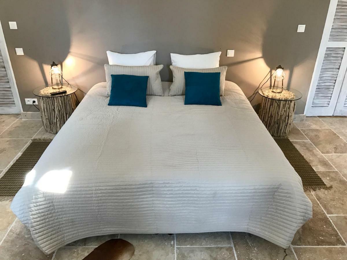 Mas Du Grand Bordes Bed & Breakfast Saint-Laurent-dʼAigouze Dış mekan fotoğraf