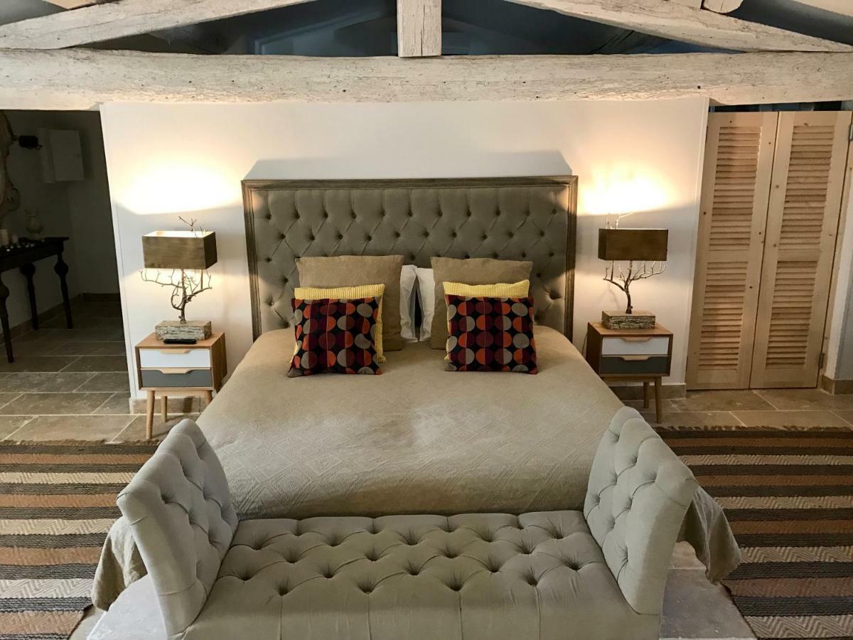 Mas Du Grand Bordes Bed & Breakfast Saint-Laurent-dʼAigouze Dış mekan fotoğraf