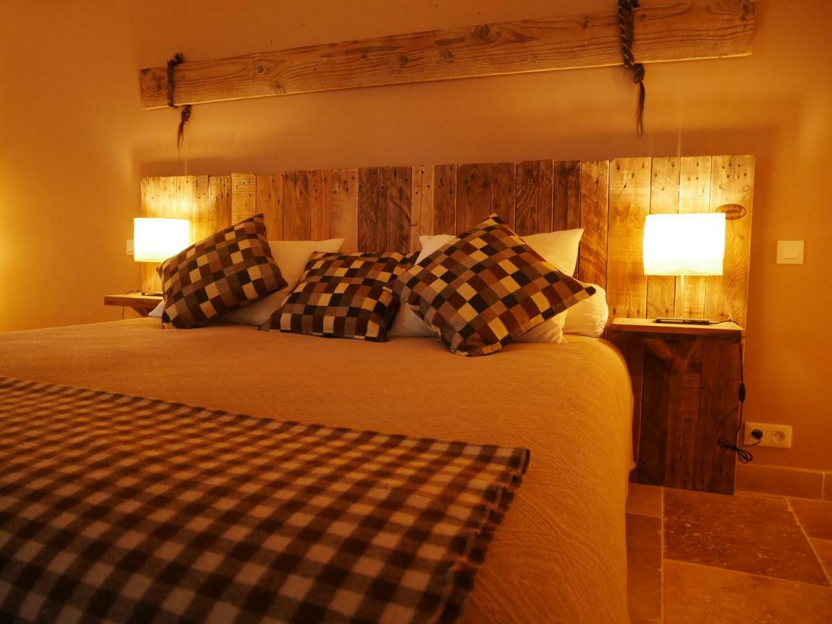 Mas Du Grand Bordes Bed & Breakfast Saint-Laurent-dʼAigouze Dış mekan fotoğraf