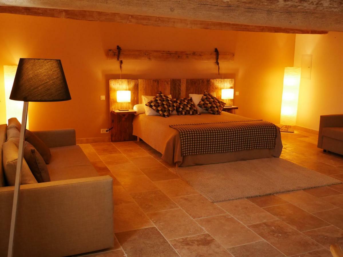 Mas Du Grand Bordes Bed & Breakfast Saint-Laurent-dʼAigouze Dış mekan fotoğraf