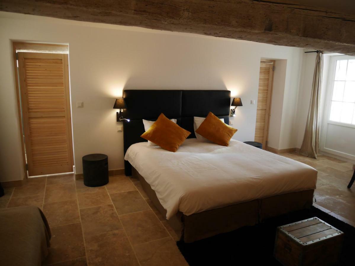 Mas Du Grand Bordes Bed & Breakfast Saint-Laurent-dʼAigouze Dış mekan fotoğraf