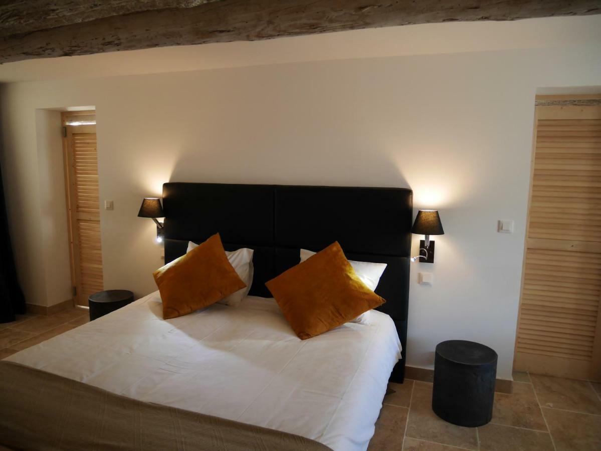Mas Du Grand Bordes Bed & Breakfast Saint-Laurent-dʼAigouze Dış mekan fotoğraf