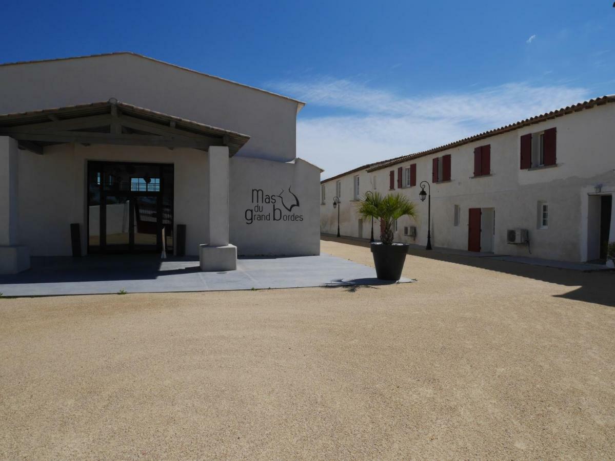 Mas Du Grand Bordes Bed & Breakfast Saint-Laurent-dʼAigouze Dış mekan fotoğraf