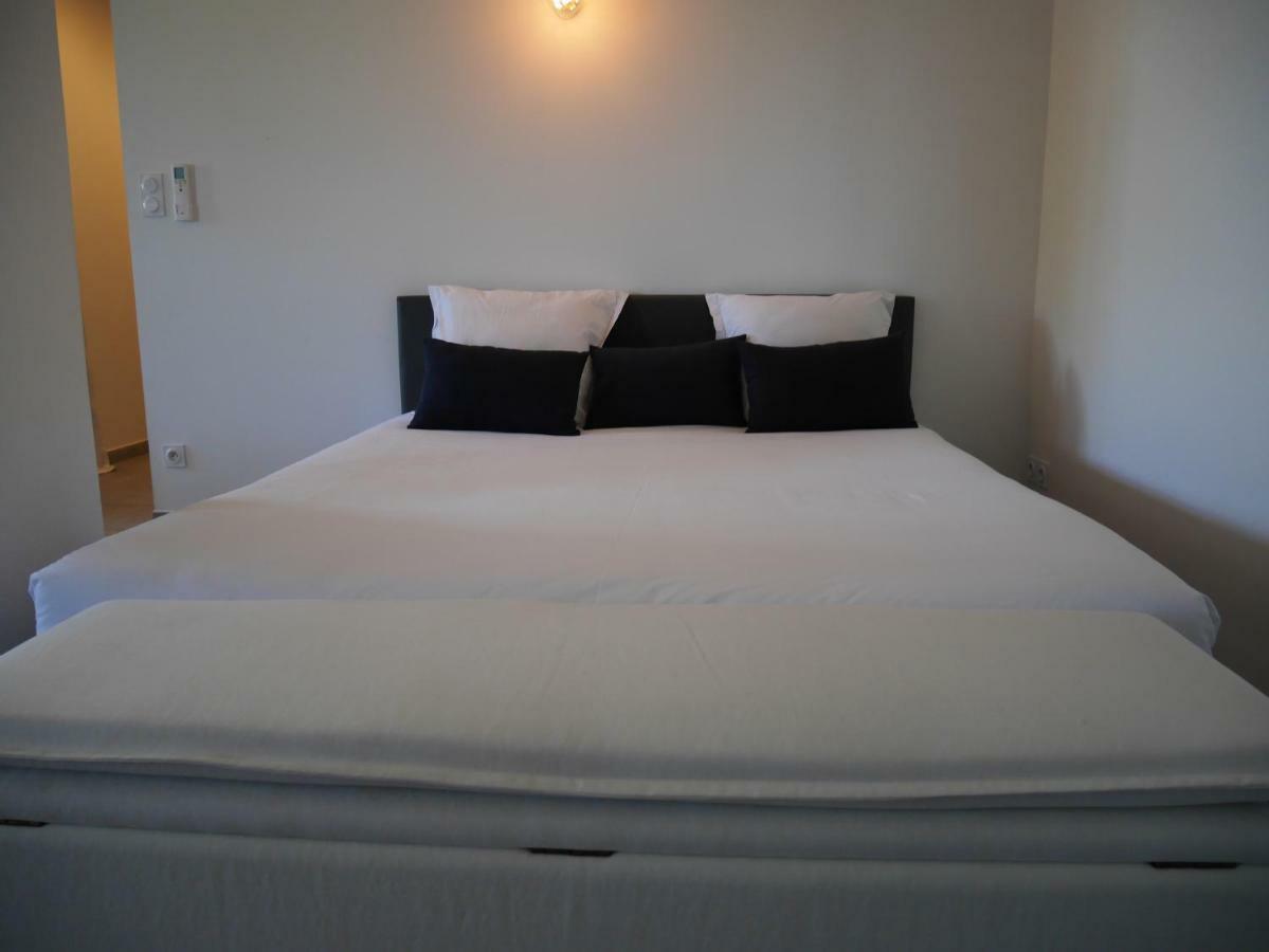 Mas Du Grand Bordes Bed & Breakfast Saint-Laurent-dʼAigouze Dış mekan fotoğraf